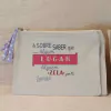 Necessaire Alguém Zela Por Ti - Pink - Nomes Individuais - Lembrancinha Personalizada - Lona 100% Algodão