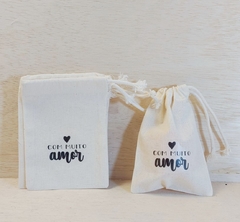 Saquinho Amor em Forma de Presente - Lembrancinha - Estampa Personalizada - Algodão Cru com Cordão Embutido - 10x13cm - Craft.Mimo