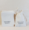 Saquinho Amor em Forma de Presente - Lembrancinha - Estampa Personalizada - Algodão Cru com Cordão Embutido - 10x13cm