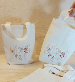 Sacolinha Minibag Flores do Campo - Personalizada - Estampa Grande - Algodão Cru - Lembrancinha
