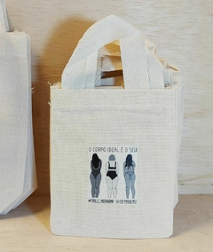 Imagem do Sacolinha Minibag Contém Afeto e Carinho - Personalizada - Estampa Padrão - Algodão Cru - Lembrancinha