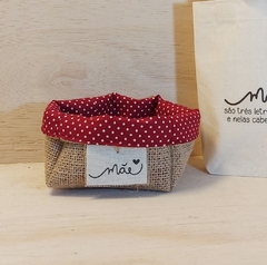 Cesta Dia das Mães - Poá Vermelho - Cesta de Presentes - Tag Personalizada - Juta & Tecido
