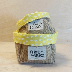 Cachepô Margaridas - Fundo Amarelo - Juta e Tecido - Cestinho - Dia das Mães - Lembrancinha - Craft.Mimo