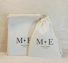 Kit Desconto Saco Cordão com Saquinho Cordão e Saquinho de Amarrar - Iniciais do Casal - Unidos pelo Coração - Estampa Padrão Personalizada - Algodão Cru - Cordão Embutido - Lembrancinha - Craft.Mimo