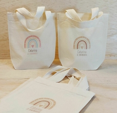 Sacolinha Minibag Arco-Íris Boho - Clássico - Rosé e Azul - Personalizada - Estampa Padrão - Algodão Cru - Lembrancinha de Aniversário
