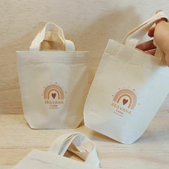 Sacolinha Minibag Arco-Íris Boho - Com Data - 1 Aninho - Personalizada - Estampa Padrão - Algodão Cru - Lembrancinha de Aniversário