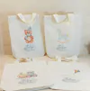 Sacola Personalizada Brinquedos de Bebê - Estampa Grande - Fundo Largo - Alça de Mão - Algodão Cru - Lembrancinha de Aniversário