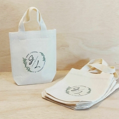 Sacolinha Minibag Brasão com Flores - Casamento - Personalizada - Estampa Grande - Algodão Cru - Lembrancinha de Casamento - comprar online