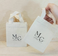 Sacolinha Minibag Nomes - Iniciais Desalinhadas - Ramo - Data - Personalizada - Estampa Padrão - Algodão Cru - Lembrancinha de Casamento