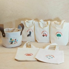 Sacolinha Minibag com Cesto de Lona - Mundo da Criança - Personalizada - Estampa Padrão - Algodão Cru - Lembrancinha de Aniversário