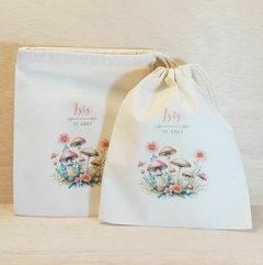 Saquinho Cordão Flores de Cerejeira - Jardim das Flores - Estampa Grande - Lembrancinha de Aniversário - Jardim Encantado - Craft.Mimo