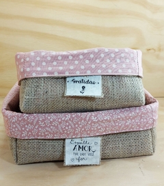 Cesta Floral Rosé - Amor e Carinho - Cesta de Presentes - Tag Personalizada - Juta & Tecido - loja online
