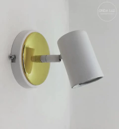 Aplique 1l Dicroled Spot Blanco Detalle De Frente Dorado - Onda Luz Iluminación
