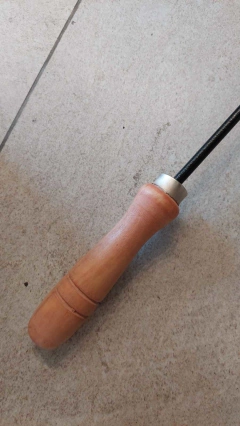 Cepillo para limpiar la parrilla con mango reforzado - Ederelogia