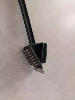 Cepillo para limpiar la parrilla multiuso con mango - comprar online