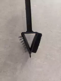 Cepillo para limpiar la parrilla multiuso con mango - tienda online