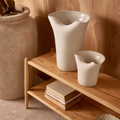 Vaso em Cerâmica Helena I - Loja de Decoração Online, Objetos Exclusivos e Afeto | Singular Home and Decor