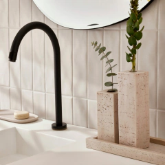 Vaso em poliresina Solitário - Essência Travertino II - Loja de Decoração Online, Objetos Exclusivos e Afeto | Singular Home and Decor