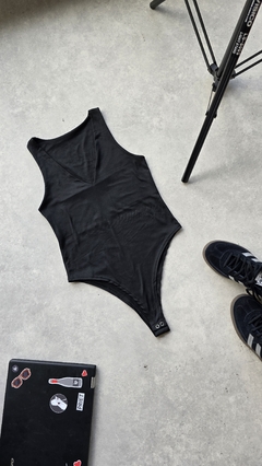 BODY ESCOTE EN V -negro- - comprar online
