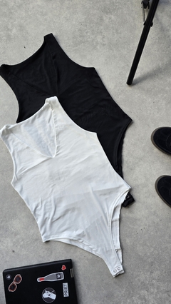 PACK BODY ESCOTE EN V 1- negro/blanco - comprar online