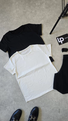 Pack Remeras Básicas Sueltas Blanco & Negro - comprar online