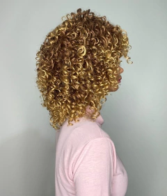 Peruca Cacheada Loira com Mechas Curta Média Black Power - Perucas & Laces LIONSWIG