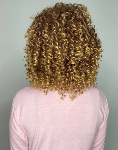 Peruca Cacheada Loira com Mechas Curta Média Black Power - comprar online