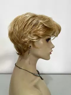 Peruca curta loira claro com franja e mechas unissex premium