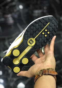 R4 shox importado - branco/dourado na internet
