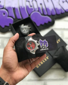 Relógio Oakley detonador - vermelho na internet