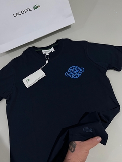 Camiseta lcst global - edição limitada (azul marinho )