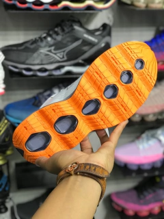 mizuno wave pro X cinza laranja na internet