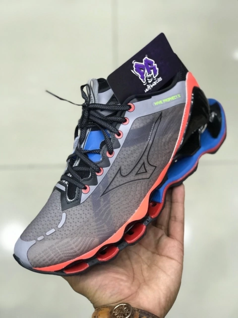 mizuno wave pro X cinza/laranja e azul .