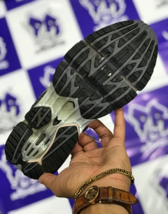 mizuno wave pro 8 cinza/marrom na internet