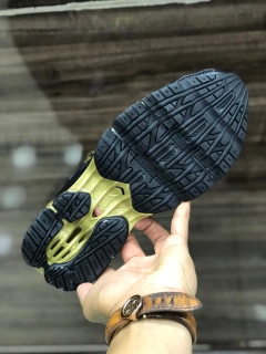 mizuno wave pro 9 preto dourado na internet