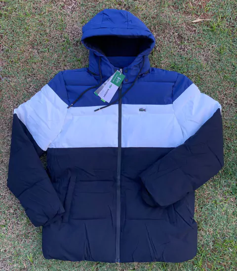 bombojaco lacoste - azul royal e branco (touca removível)