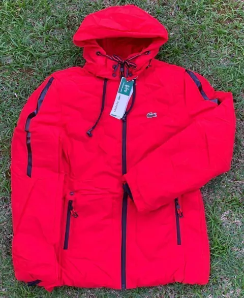 bombojaco lacoste - vermelho e preto (fone e touca removível)