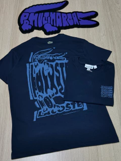 Camiseta Lacoste modelo gráfico 2025 - edição limitada (azul marinho) - comprar online