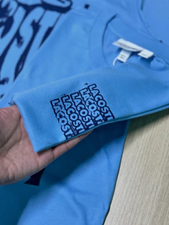 Camiseta Lacoste modelo gráfico 2025 - edição limitada (azul bebê) - loja online