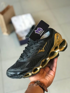 mizuno wave pro 8 preto/dourado