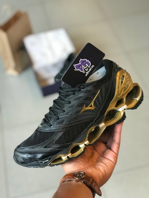 mizuno wave pro 8 preto/dourado