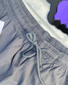 calça tactel sport 2024 - detalhe refletivo (cinza) - loja online