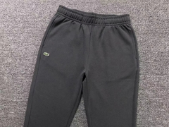Calça moletom Lacoste edição site - limitada (cinza escuro) na internet
