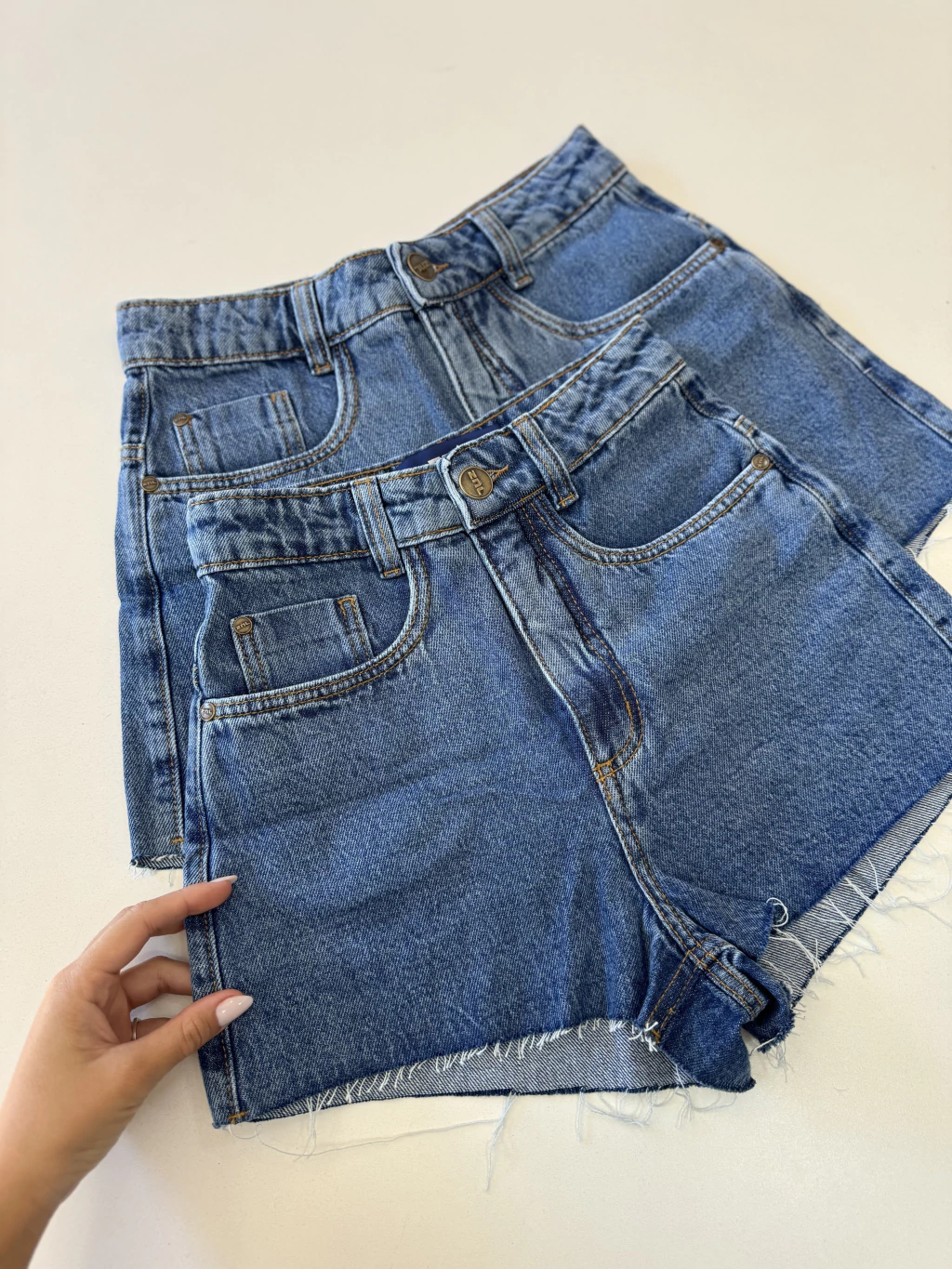 Short Jeans Grunge Escuro.