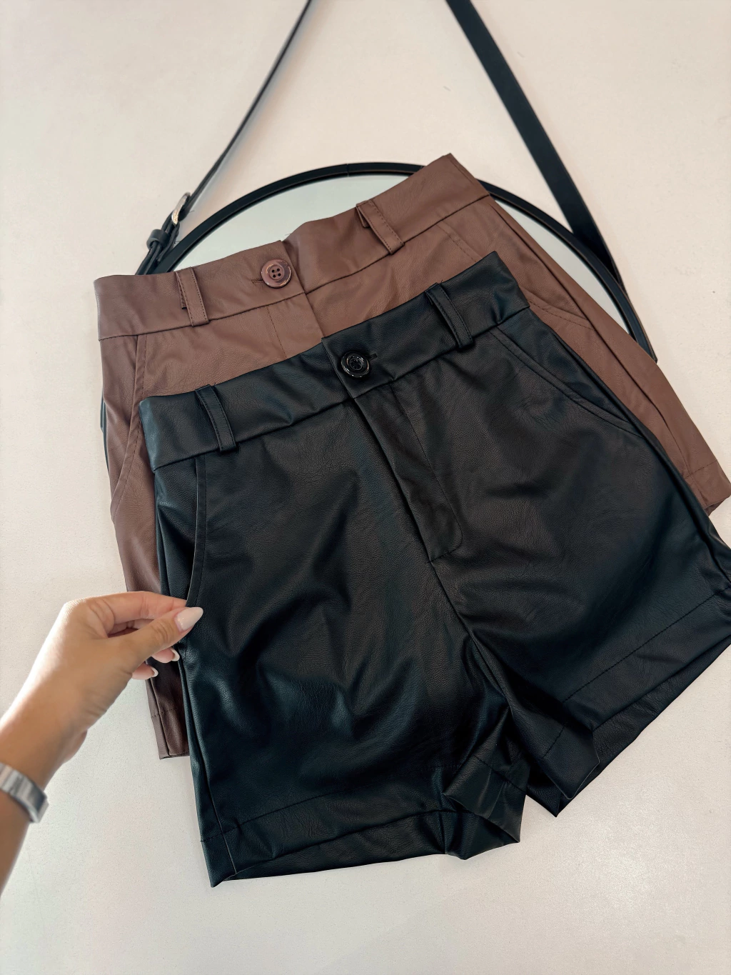 Short de couro Sofia.