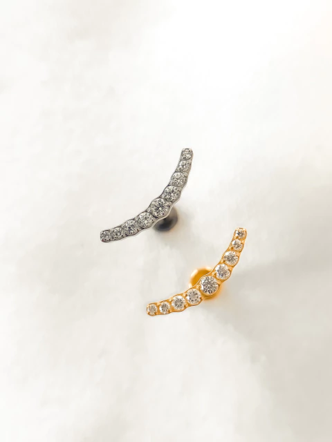 piercing labret cluster cravejado - TITÂNIO