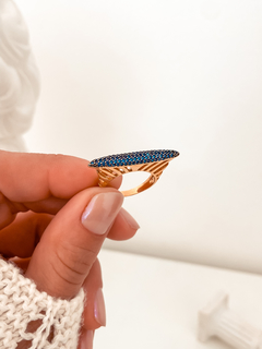 anel pavê cravejado azul banhado no ouro 18k - Aure Joias