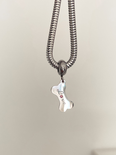 berloque osso love com pedra rosa prateado aço inox - comprar online