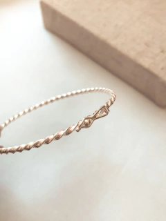 pulseira rígida bracelete aro torcido prata 925 - Aure Joias