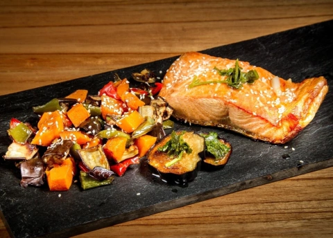 SALMON ROSADO CON GUARNICION